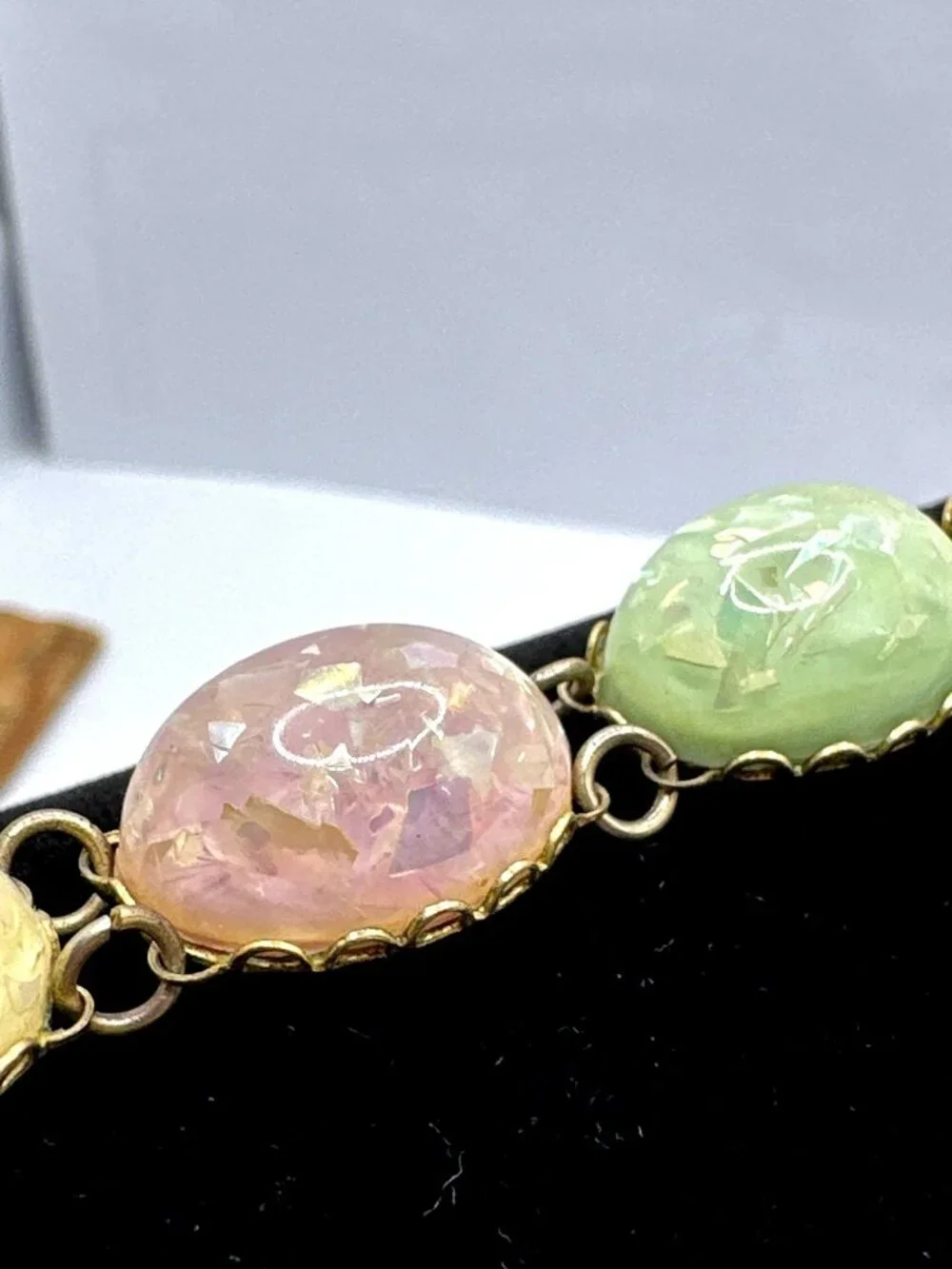 CORO Pegasus Confetti Bracelet Cabochon Pastel Lucite Vintage Gran Retro Dainty - Picture 6 of 15
